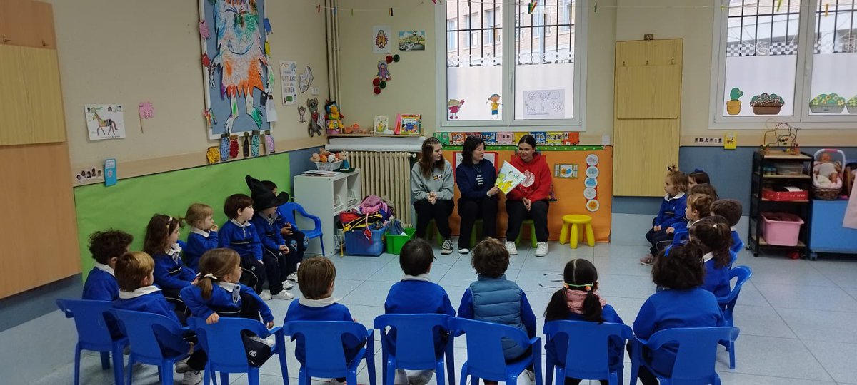 ciamariaz's tweet photo. ¿Quién enseña y quién aprende? Esta semana los alumnos canadienses de intercambio cuentan cuentos en la etapa de Ed. Infantil. 
Así hacemos comunidad y aprendemos unos de otros. 
Nice to meet you!

@kenseducation 

#infantilcmz2223 
#bilingüismocmz2223
#lecturacompartida https://t.co/3Ivdlo5UBX