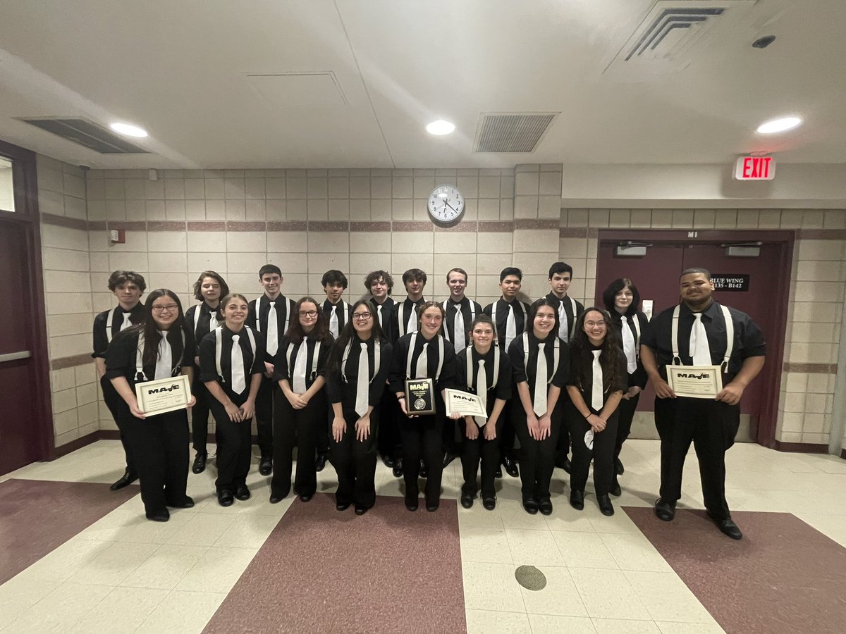 Congrats to the MHS Jazz Ensemble for earning a Silver Medal at the MAJE District Festival! Outstanding musicianship awards for Emerson Ramos, Kelly Nguyen, and Abby Hennessy!