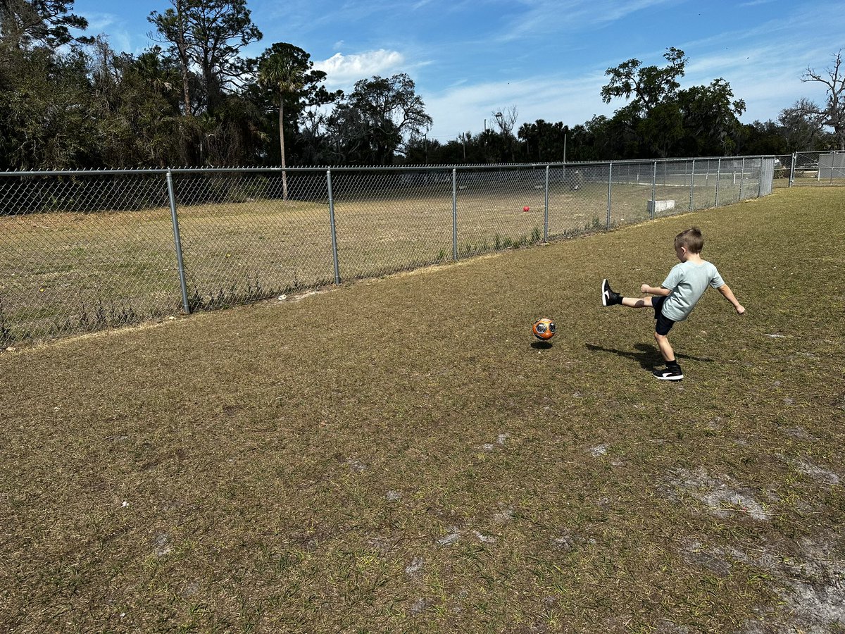 MrsShankTeaches's tweet photo. These Shankster #vcsscientists  practiced using force to push (kick) an object (soccer ball). ⚽️🥅 https://t.co/2kvCLRdZAP