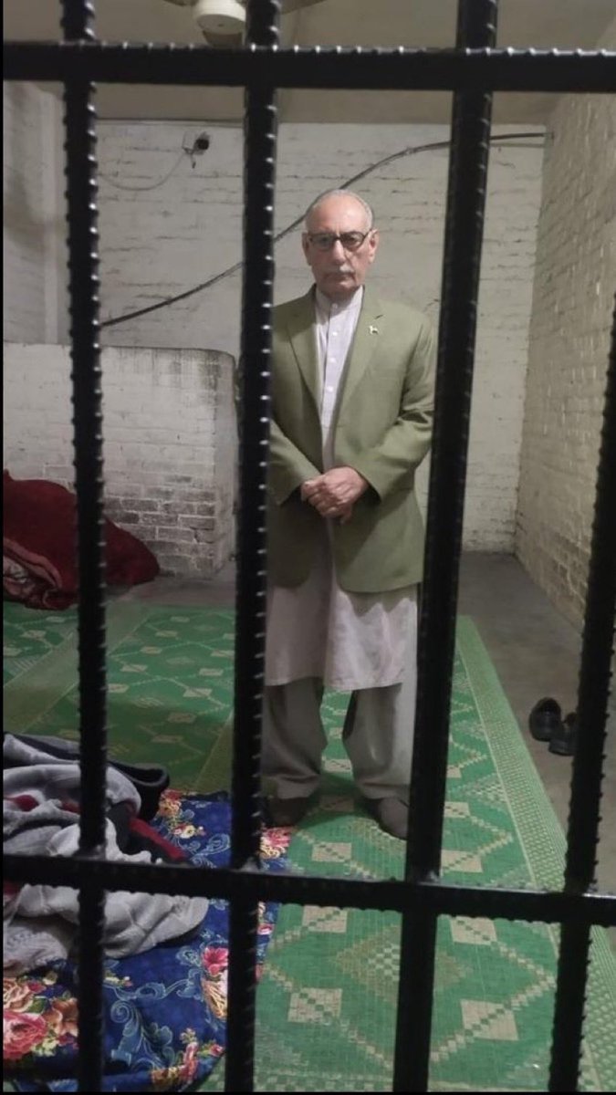 ایسی تصویریں جاری کرنے والوں کو یہ بات کیوں سمجھ نہیں آتی کہ ان سے خوف نہیں نفرت بڑھتی ہے۔۔۔۔