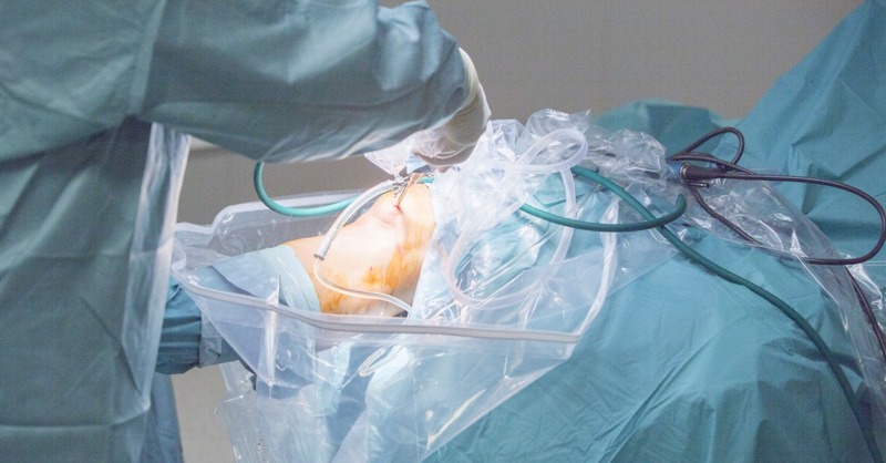 HMethodistMD's tweet photo. Orthopedic surgeons at Houston Methodist Hospital have developed a faster, more effective way to administer antibiotics prior to total hip and knee replacement procedures. The technique dramatically reduces the risk of periprosthetic joint infection according to a recent report.