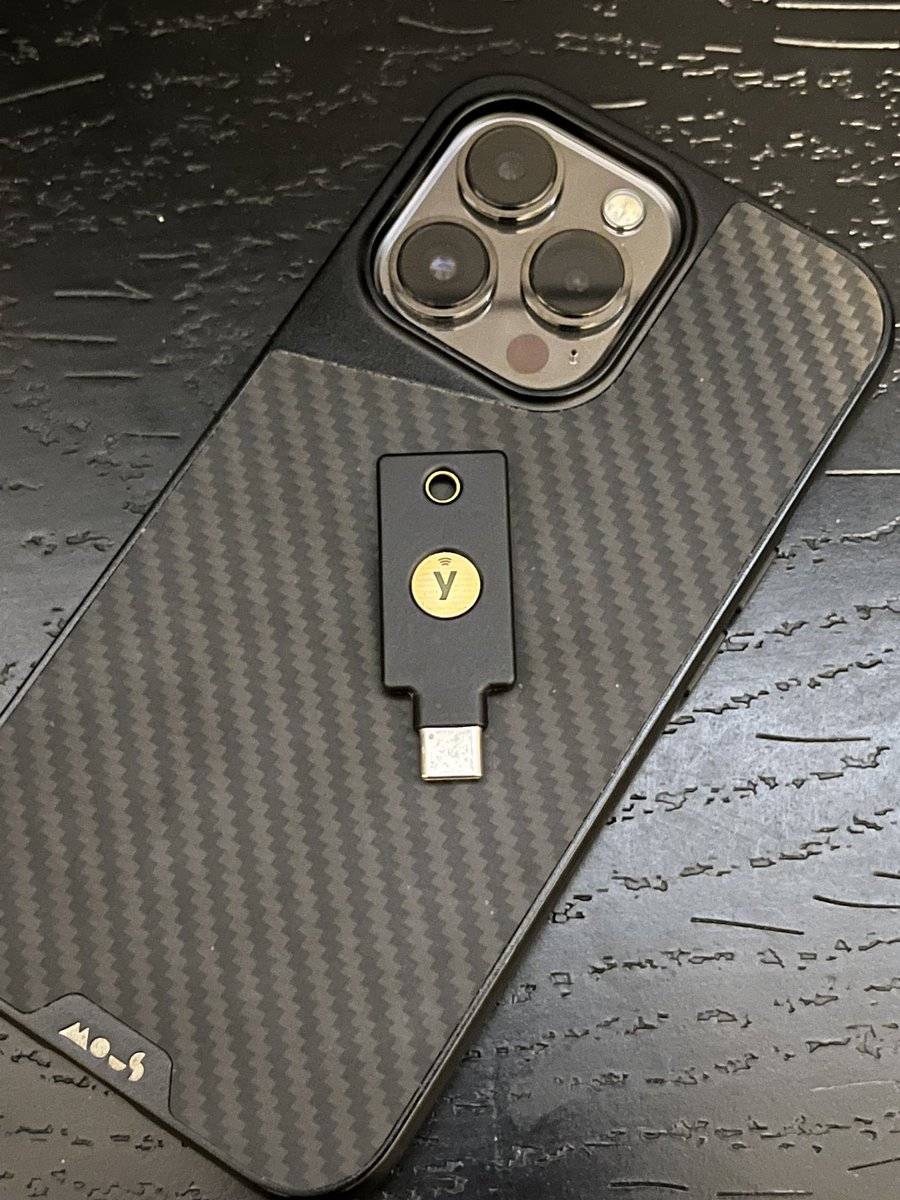 barcelo's tweet image. Ok Apple. You can learn from the past. Remove the 4-6 digit passcodes in future versions of iOS. Only use FaceID / Touch ID and Passkeys / U2F technology to access the device. 

.
.
#Apple #FaceID #TouchID #Security #Passkeys #YubiKey #U2F #2FA #NoMorePasscodes