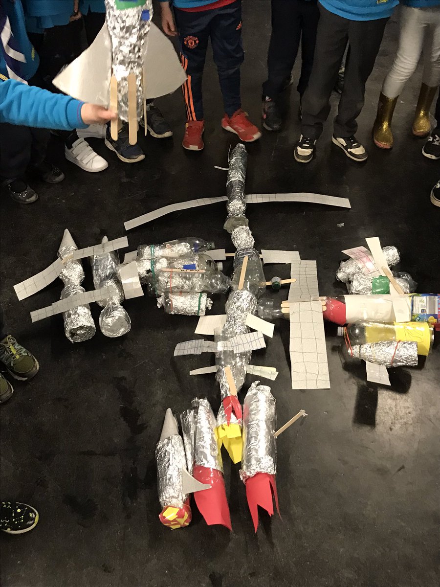 WillGoRow's tweet photo. @astro_timpeake The Beavers at 1st Heaton Vale Sea Scouts built their own ISS tonight. What do you think? Would you like to stay there? https://t.co/2BoOMgjur3
