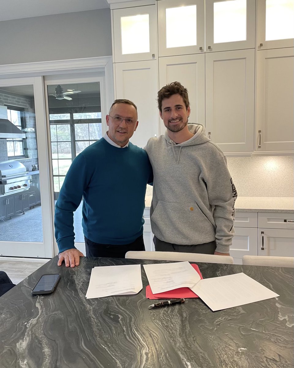 When Steve Yzerman knocks…

You answer. ✍️