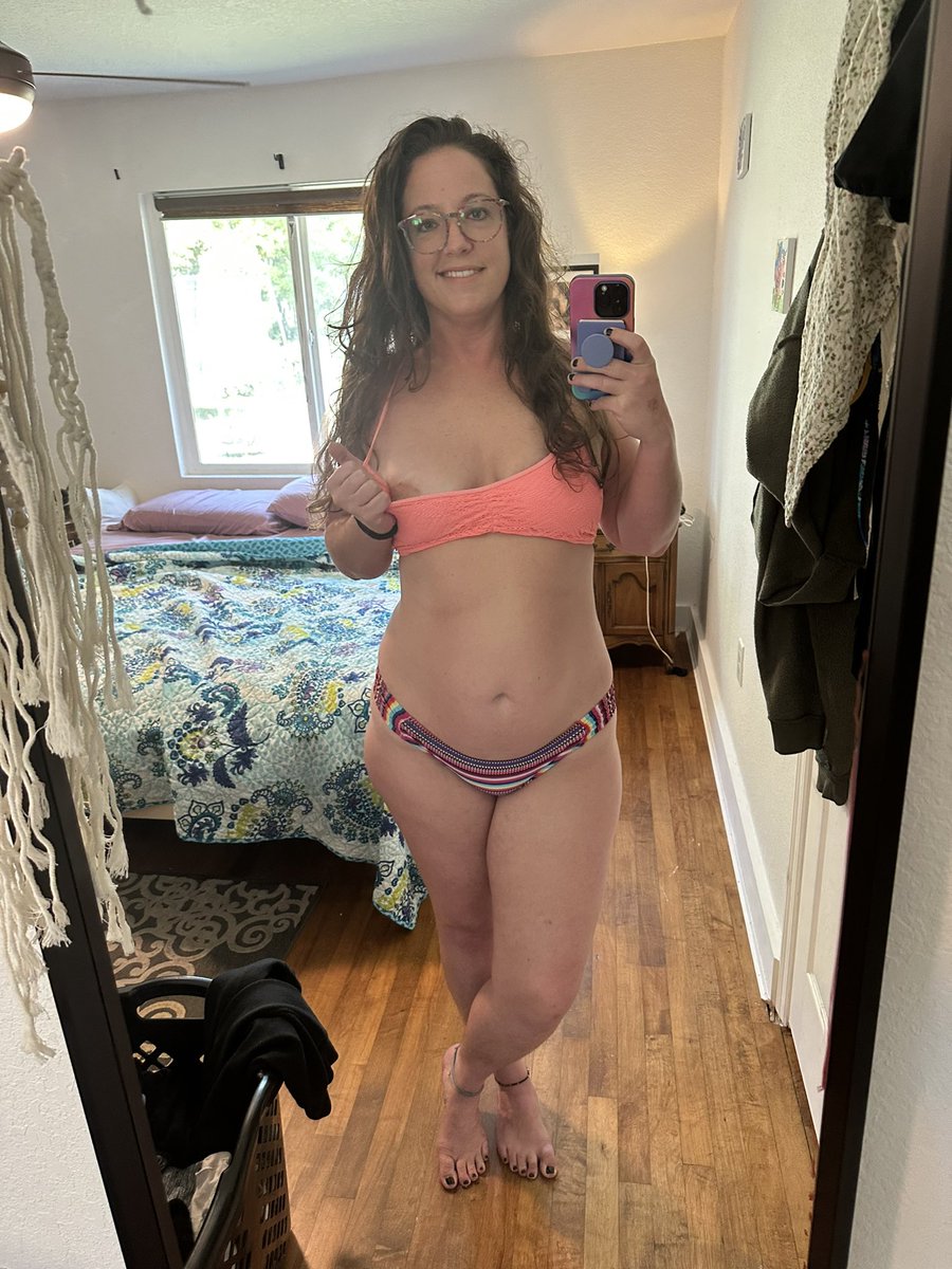 BriaChills's tweet photo. A pool day? On March 1st? #ClimateCrisis https://t.co/wYB8YaLldL