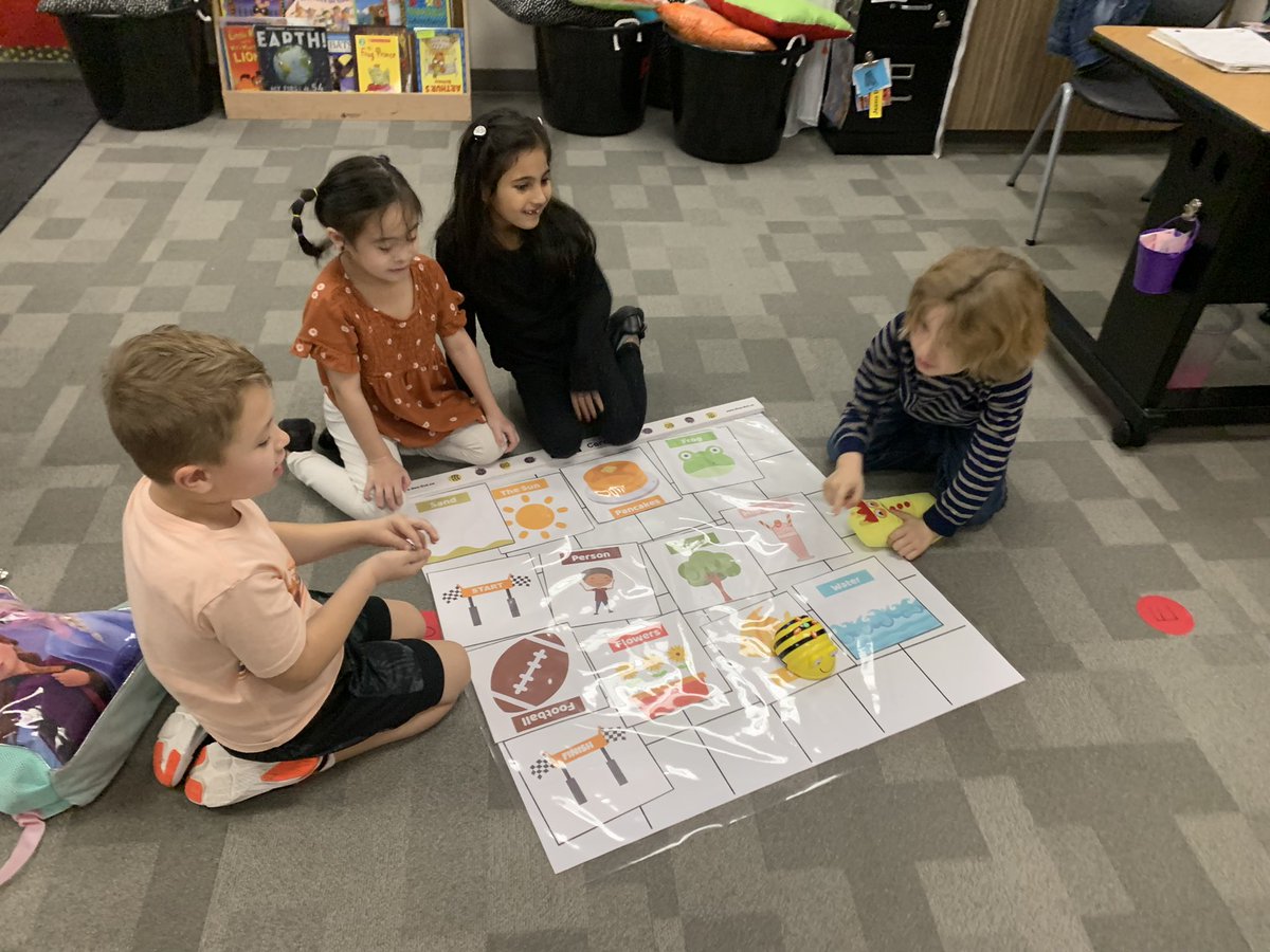 applesolutely_'s tweet photo. We had @MrMcDaniel13 come in to model coding with @beebotsapp! #CoachModel @VaughnElemFISD #VaughnSpringTraining https://t.co/DWUWUfu0QO