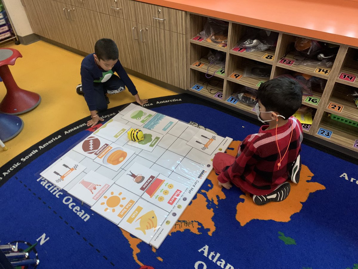 applesolutely_'s tweet photo. We had @MrMcDaniel13 come in to model coding with @beebotsapp! #CoachModel @VaughnElemFISD #VaughnSpringTraining https://t.co/DWUWUfu0QO