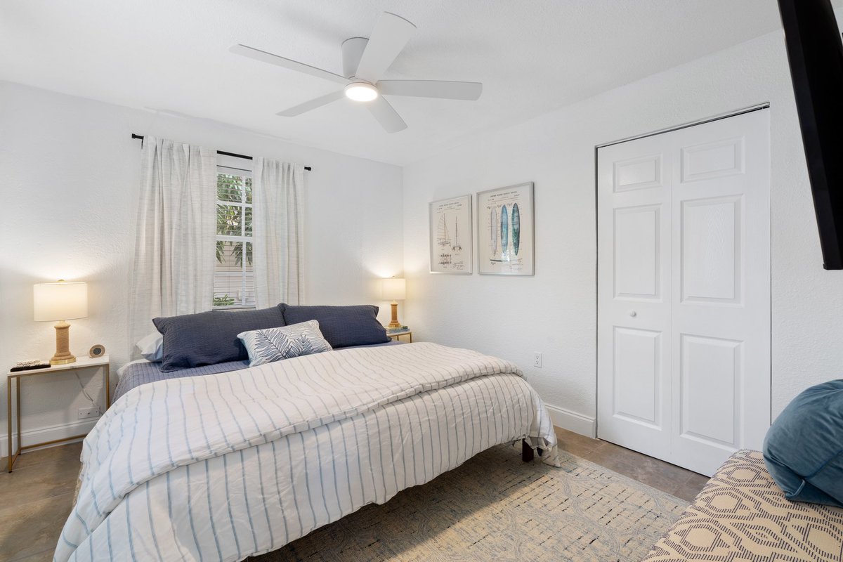 D_RayU's tweet photo. @moseskagan How are we doing? $4,150/mo in Fort Lauderdale. https://t.co/DhBBKrjsOz