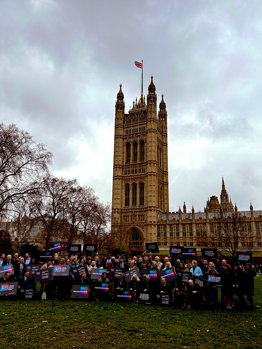 Laura Cavanagh-Worrall tweet media