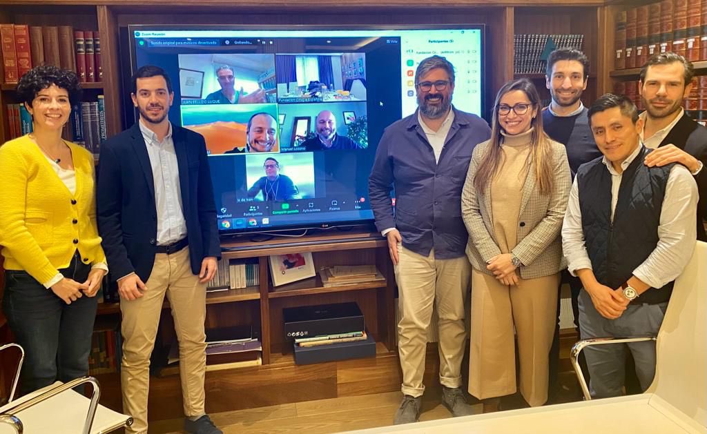 ¡Ya estamos aquí! Presentamos al nuevo equipo de la Seccion CMI-IT de la <a href="/aecirujanos/">aecirujanos</a> 🤙🏻🫣🤭
♦️ CIRUGÍA 🔪 
♦️ INNOVACIÓN 🤖💡 
♦️ TECNOLOGÍA 🦾🔬
♦️ CIENCIA 🧪 🧬 
♦️ DIFUSIÓN 👨🏻‍💻📲 ☁️