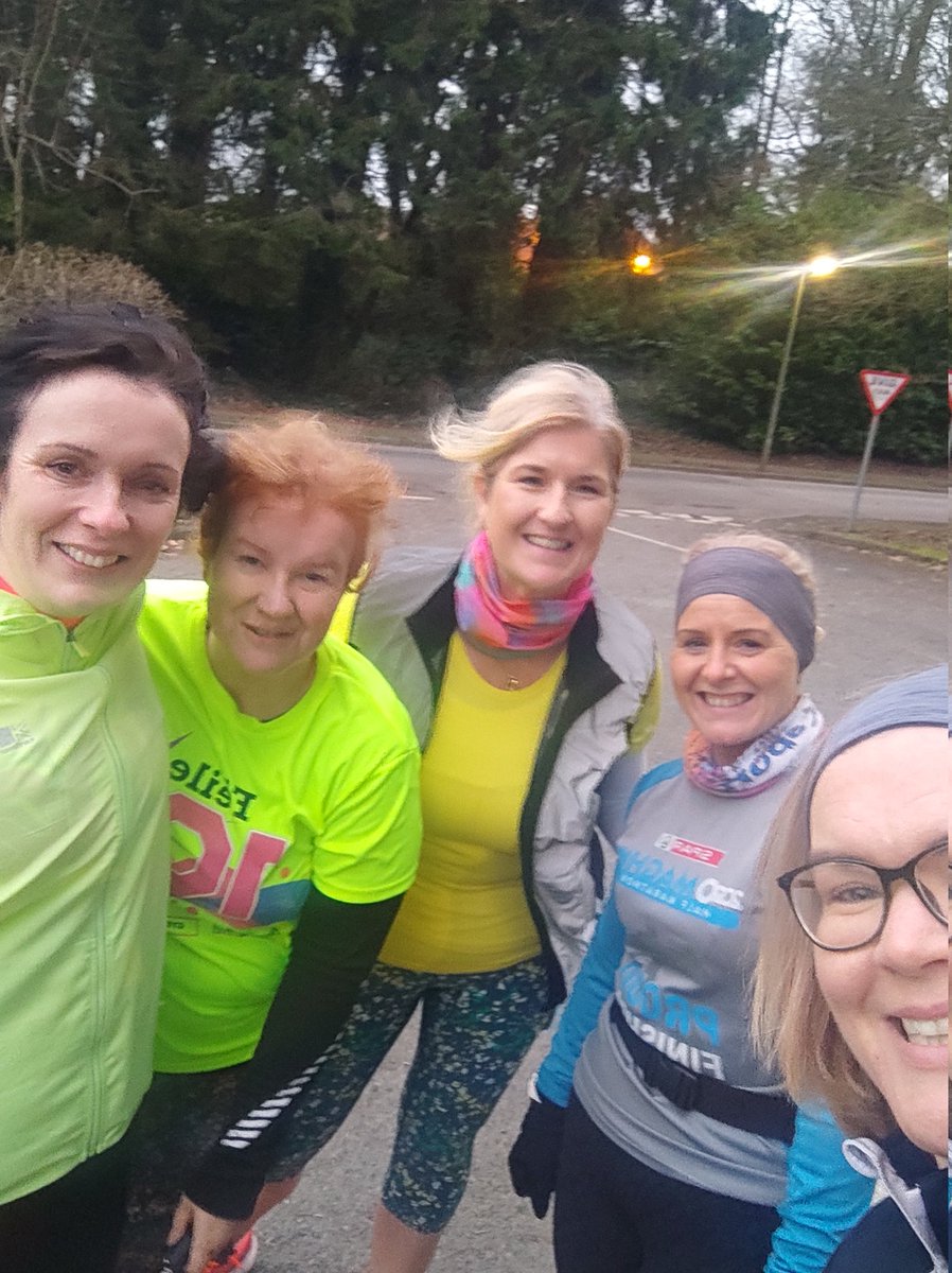 At least half the squad got the 'Go Yellow' memo to kick off @MarieCurieNI #GreatDaffodilAppeal 💛
Wednesday @LLHalf training made so much easier with good company & brighter evenings 🌼💛