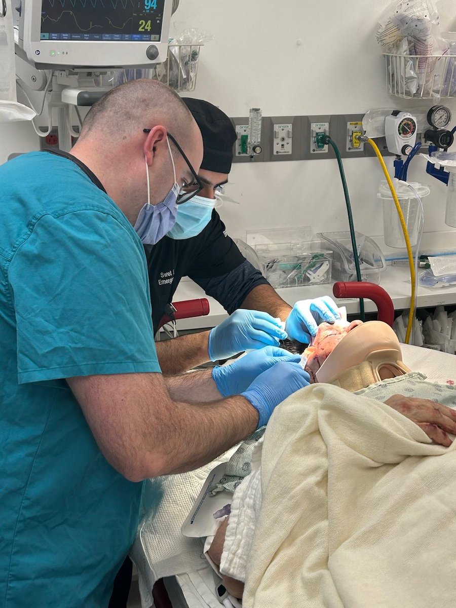 CSMMEDCOM's tweet image. Army Medicine Soldiers are well-trained in their Warrior Tasks and Medical Skills.
SFC Hayen, a 68W 3P - paramedic - is soon to be the mil-civ partnership NCOIC at one of our Level 1 Trauma Centers, Cooper University Hospital.
#buildthem #ArmyMedicine