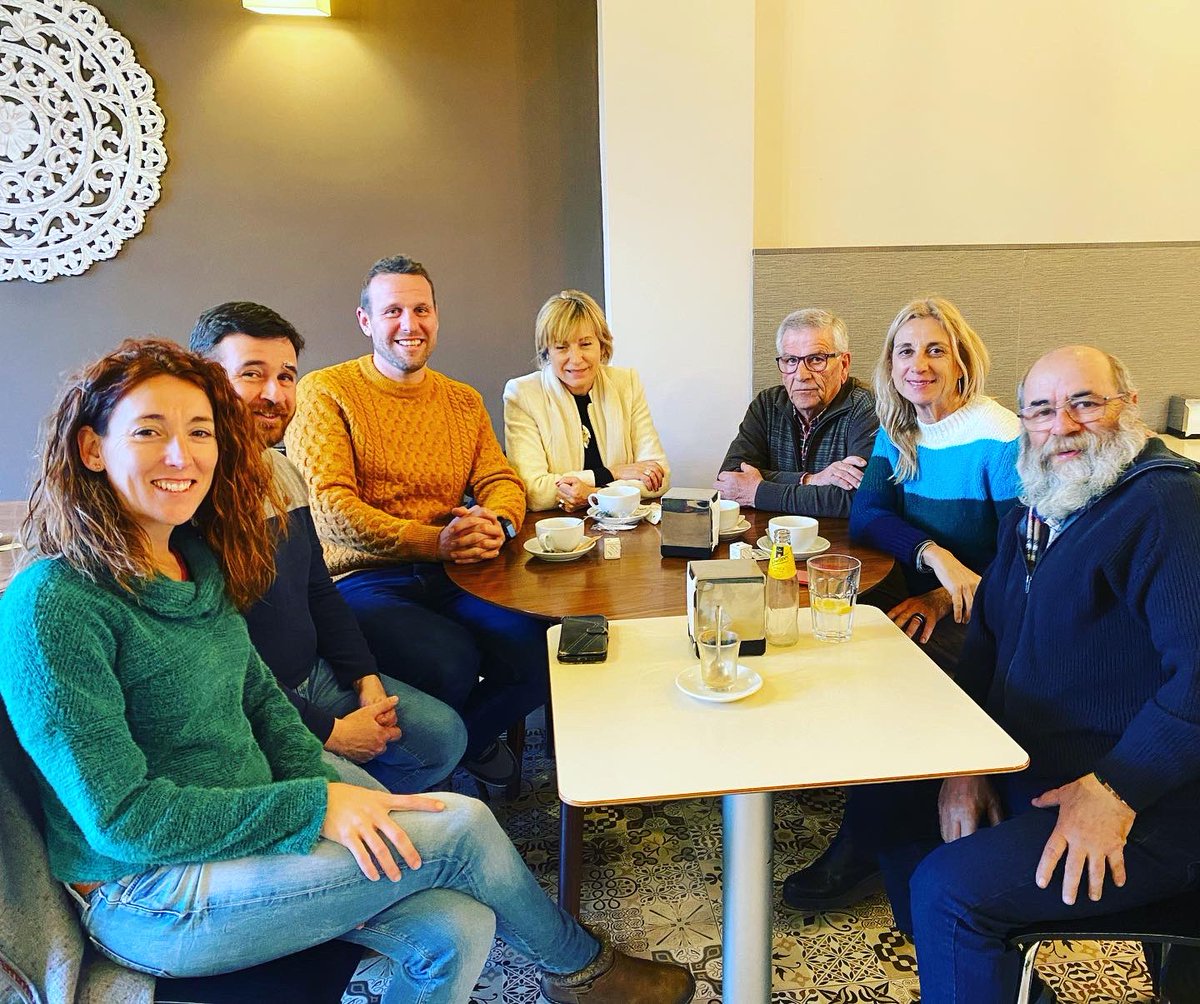Esquerramafumet's tweet photo. Molt entusiasmats d'haver compartit una bona estona amb @ForcadellCarme . Hem parlat de polítiques socials en les quals encararem la nostra campanya. Ha encoratjat als nostres caps de llista a tirar endavant i a no defallir. #hemtriattransformar #somessencia @esquerracamp https://t.co/D72FiQen1q