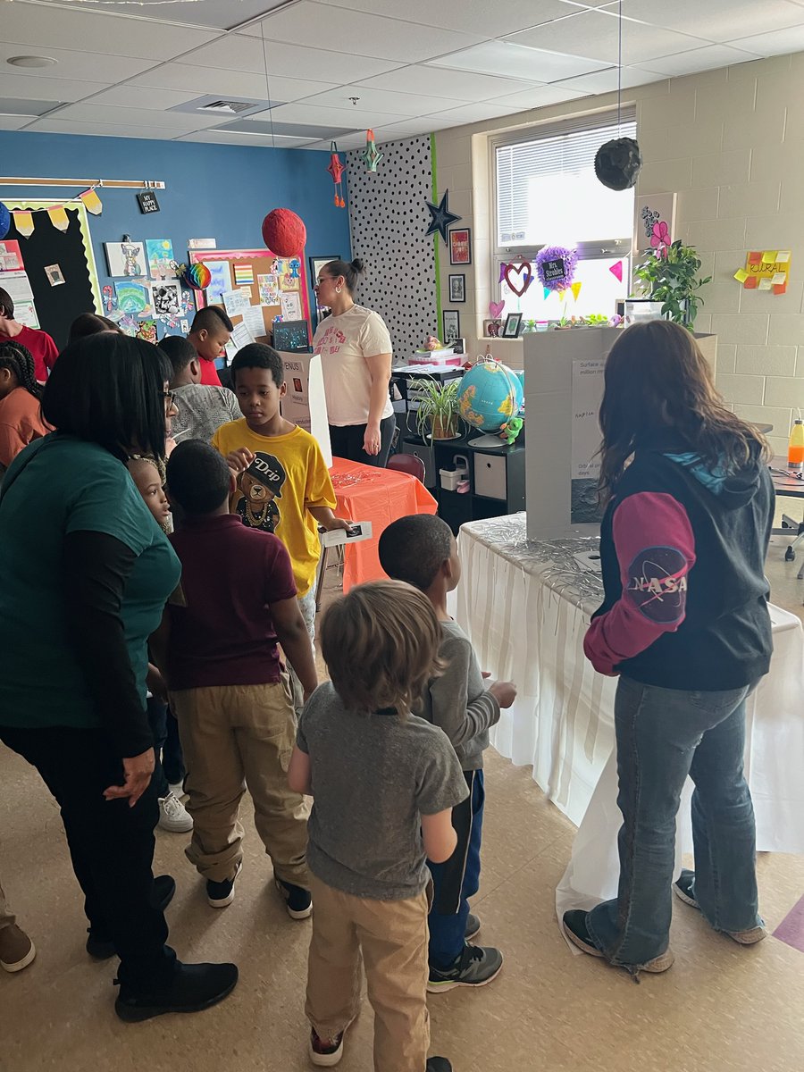 strobleclass's tweet photo. Solar System Science Fair Day! https://t.co/3XR6nPyf1t