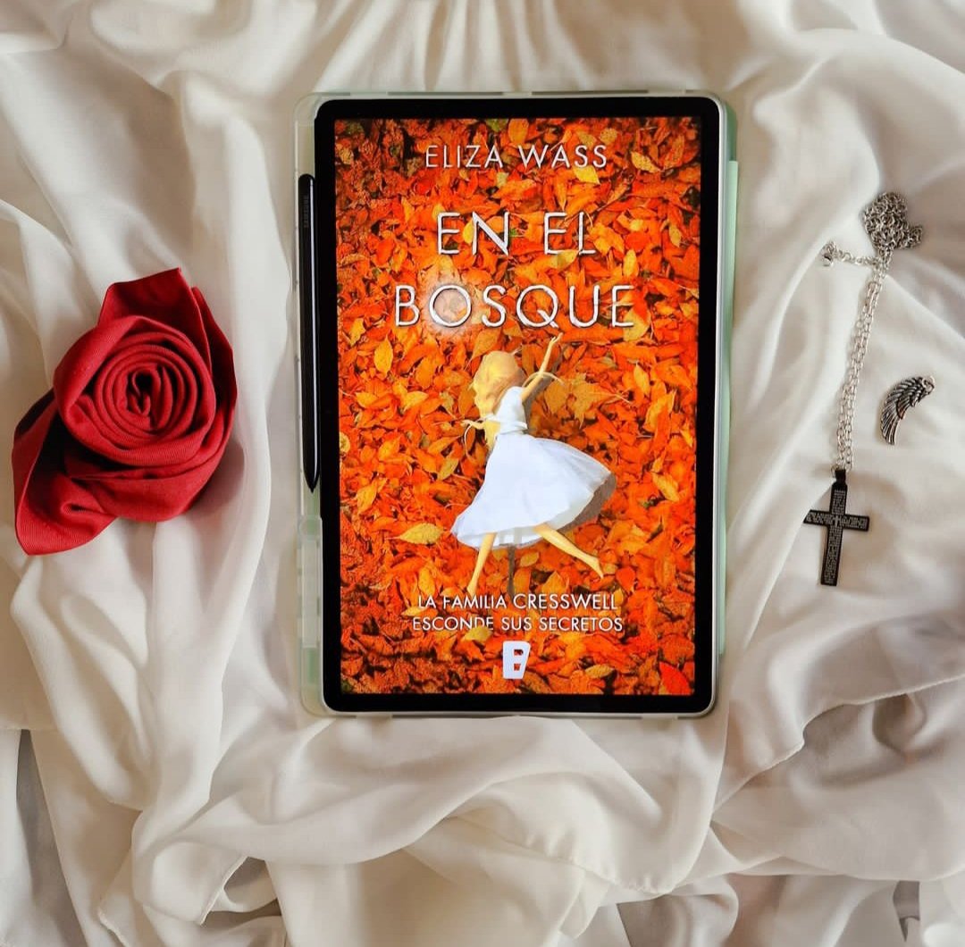 «Esconde tu verdadero yo. Entierra lo que temes en un baúl en lo más hondo de tu corazón, donde guardarás los huesos de la persona que pudiste llegar a ser». 

¿Has leído la #novela o conoces a la autora? A mí me ha encantado 🥰