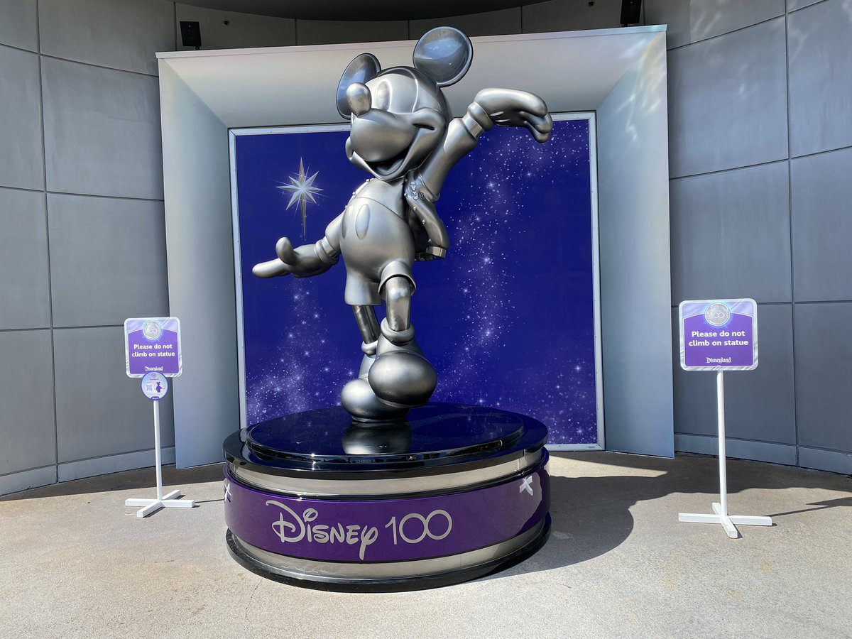 laughingplace's tweet image. The #Disney100 Mickey statue and medallions now have interactive #MagicBand features, but it’s really tough to tell what they do in the daylight. We’ll check back again later. #DisneylandResort