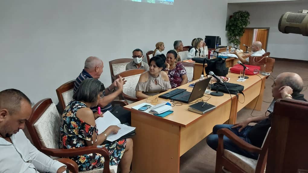 Sesiona grupo de trabajo para evaluar la politica de la tierra #PorUnCaminoMejor