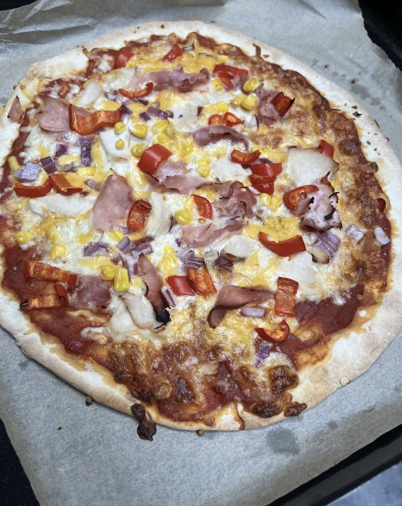 😋
#pizzadapieroforschools #pizzadapiero Cian&Jack undertook the task of creating a pizza suited to a low cholesterol diet.They used the @pizza_da_Piero bases, low fat cheese, peppers, sweetcorn,red onion, a small bit of ham and chicken.This pizza turned out very successful￼￼