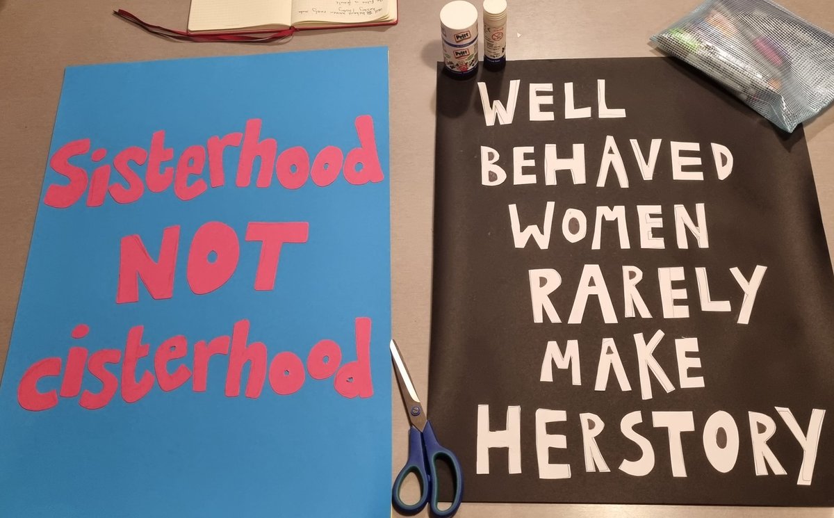 Making placards for @ManchesterIWD #WalkForWomen with my brilliant nibbling! 3 generations of my family gonna be marching together, can't wait 💚🤍💜 #RebelGirls