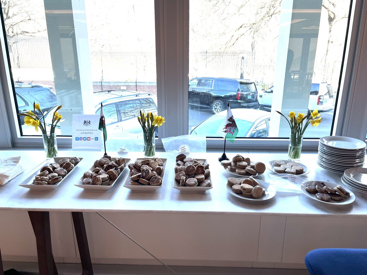 WalesinNA's tweet photo. We also shared #RandomActsofWelshness in DC by enjoying Welsh cakes and a cuppa (or a #paned) to celebrate #StDavidsDay! π΄σ §σ ’σ ·σ ¬σ ³σ ΏβοΈπͺπΌ
#DyddGwylDewiHapus https://t.co/qmdFvQxeDi