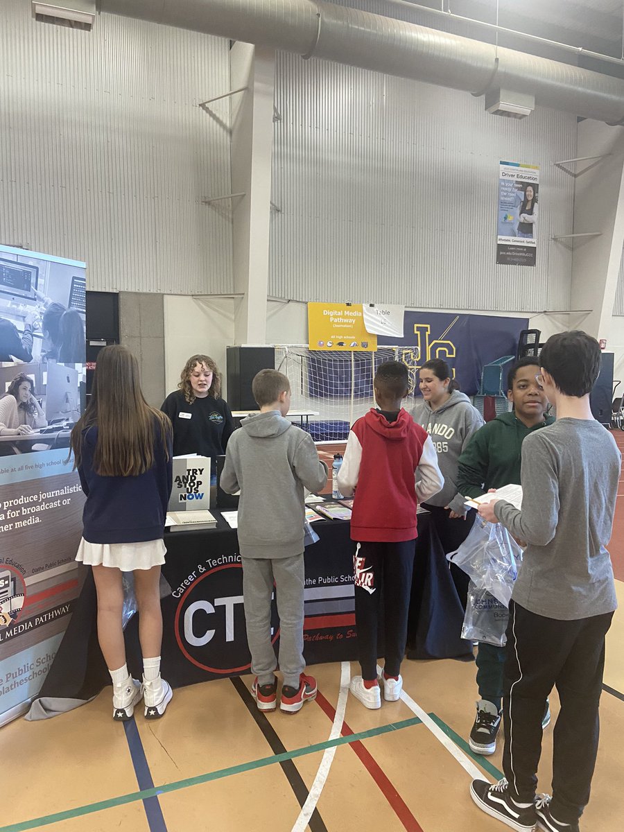 AngieSalava's tweet photo. The 7th grade Career Pathways Fair was amazing! Thanks to all who helped with this event. #OPSfortheirfuture @OlatheCTE @Olathe21st @OPSCounselor https://t.co/OANzzGVw20