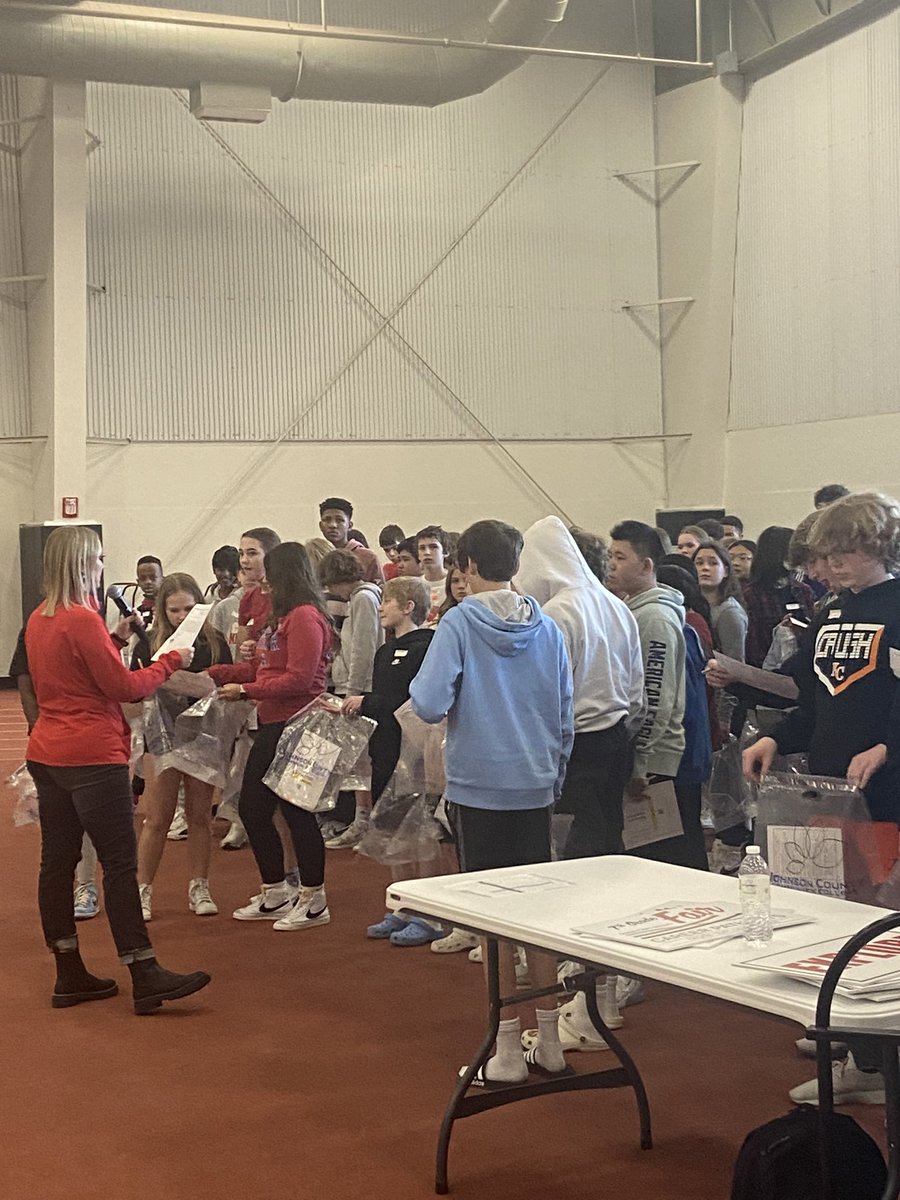 AngieSalava's tweet photo. The 7th grade Career Pathways Fair was amazing! Thanks to all who helped with this event. #OPSfortheirfuture @OlatheCTE @Olathe21st @OPSCounselor https://t.co/OANzzGVw20