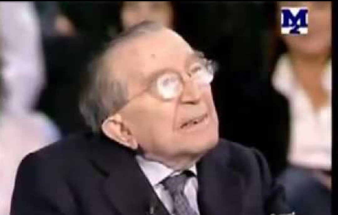 incosciente_'s tweet photo. io che guardo questa riproduzione televisiva
#chilhavisto https://t.co/lqaXvexmkq