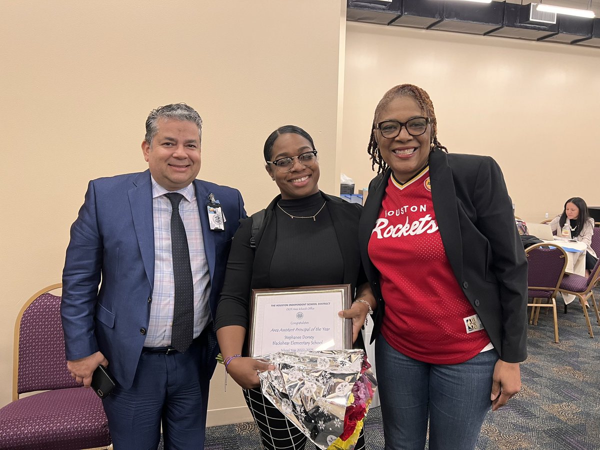 stredit's tweet photo. @BlackshearEHISD Congratulations to @StephaneeDorsey for being ESO3 Assistant Principal of the Year We are so proud of her @TammieDaily9 @Erwin_Garcia_ @HoustonISD #WhereThePrideof3rdWardBegins https://t.co/rwXtr52hIQ