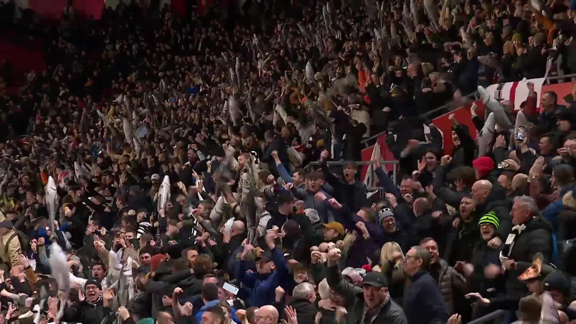 UNBELIEVABLE SCENES 🤯

@officialgtfc have made the #EmiratesFACup final 8️⃣!”