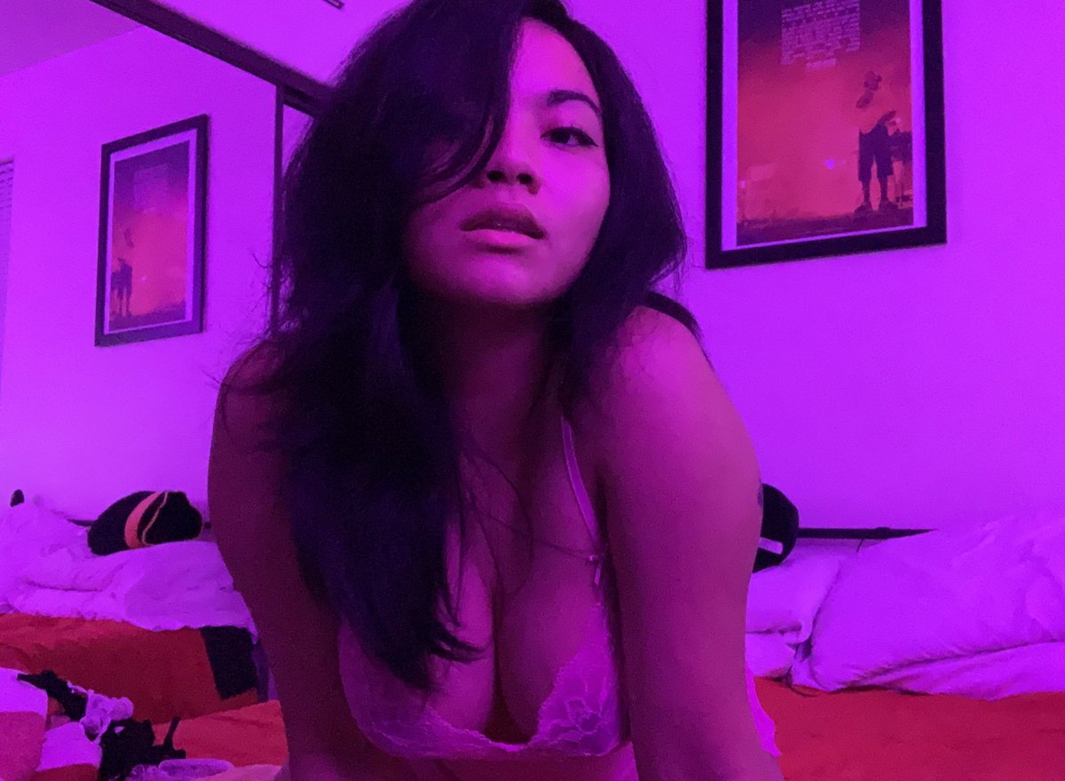 JessicaFind69's tweet photo. Dildos werden langsam langweilig darf ich deinen Schwanz haben? #RT wenn du mich ficken willst https://t.co/KwN7FQBXz7