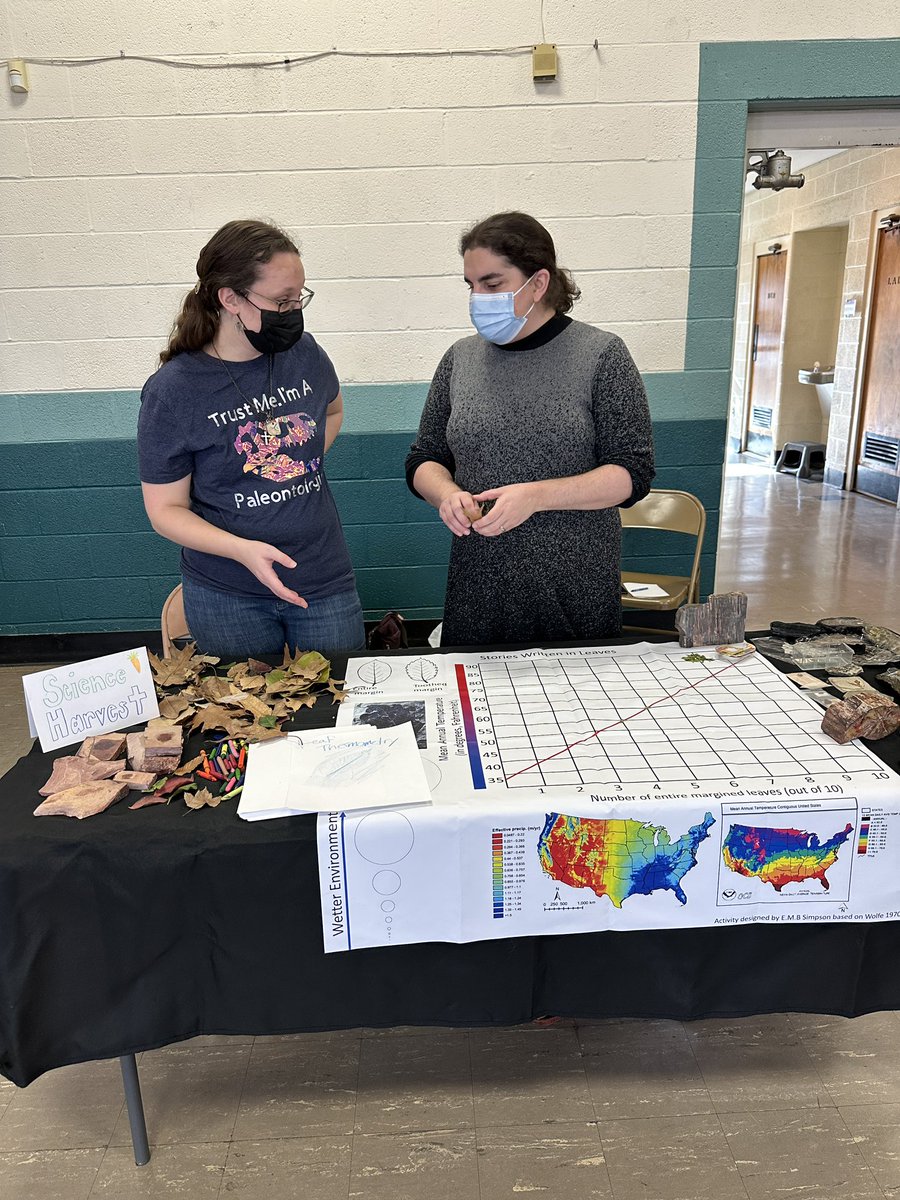 We’re back at <a href="/NsideFarmersMkt/">NorthsideFarmersMkt</a> sharing science with <a href="/UC_Geology/">UC Geology</a> students, @ArcheanAndrea and Emily! Come stop by our Science Harvest table to learn about past climate using tree leaves!!