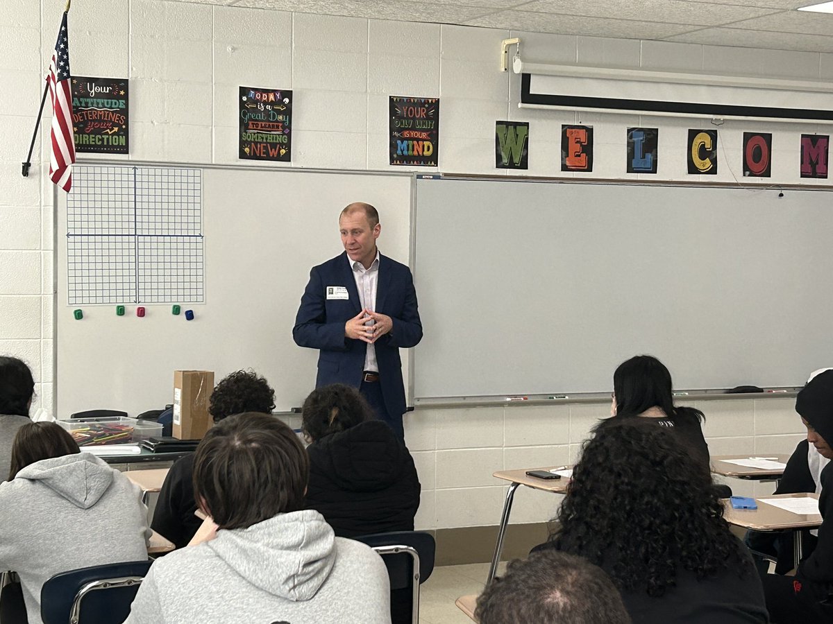 Big thank you to Brett Schaibley, Edward Jones Financial Planner for talking to our business classes today about money management and investing for their futures.
#BusinessEd
