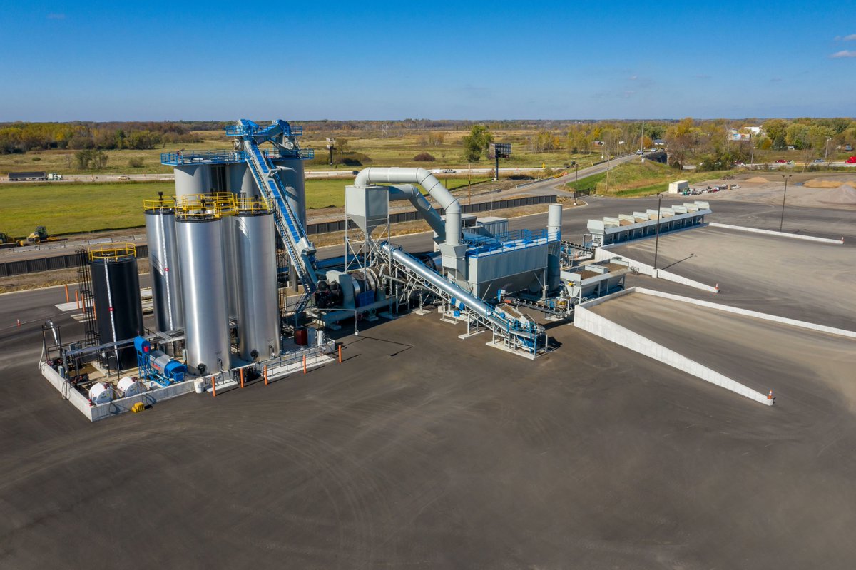 AsphaltPro's tweet image. Happy Minnesota Day!

With four asphalt plants scattered around to best serve the Twin Cities, Bituminous Roadways has served the state capitol region for more than 75 years. 

Read more about @bitroads buff.ly/3wMIqU4
