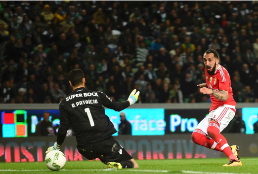 etraud_x's tweet photo. 🚨 ÚLTIMA HORA 🚨
O Benfica pagou uma elevada quantia ao avançado grego Kostas Mitroglou durante dois anos para marcar o golo em Alvalade que valeu o título ao Benfica na época 2015/2016 😱 https://t.co/hoReMHTFpq
