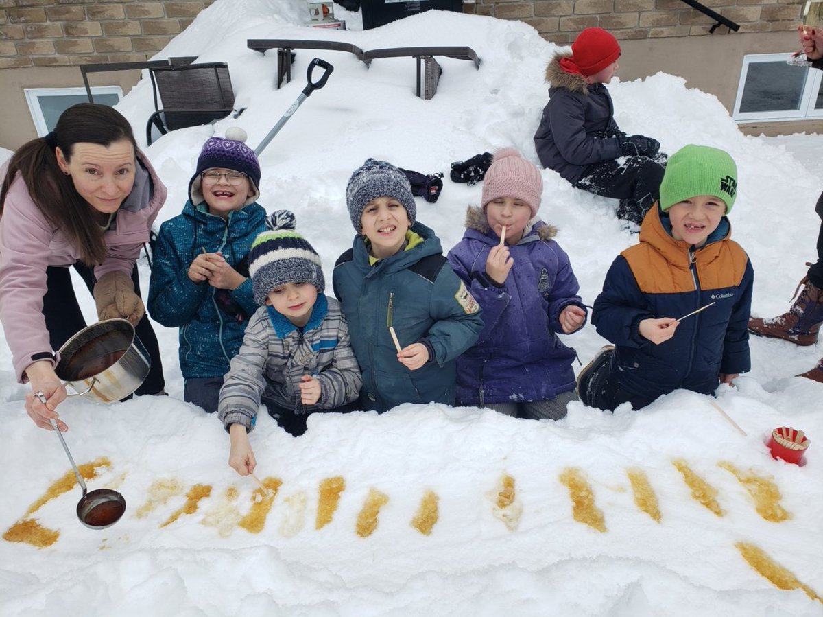 badcharts1's tweet photo. Living in cold winter climates such as #Québec does have some advantages...

Home made maple taffy on ice cold snow!

Kids sure loved it.

#family #friends #learning #sharing #mapletaffy https://t.co/cNbcRfUhJ1