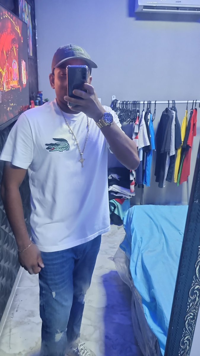 fernando15014's tweet photo. Nois pode até ser feio, mais andar bem vestido e cheiroso é certo kk https://t.co/bibcj3lyPp