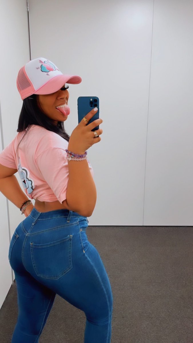 it_Smellz's tweet photo. Spotted in our trucker hat and logo tee 💖 https://t.co/TxRJDDleZs