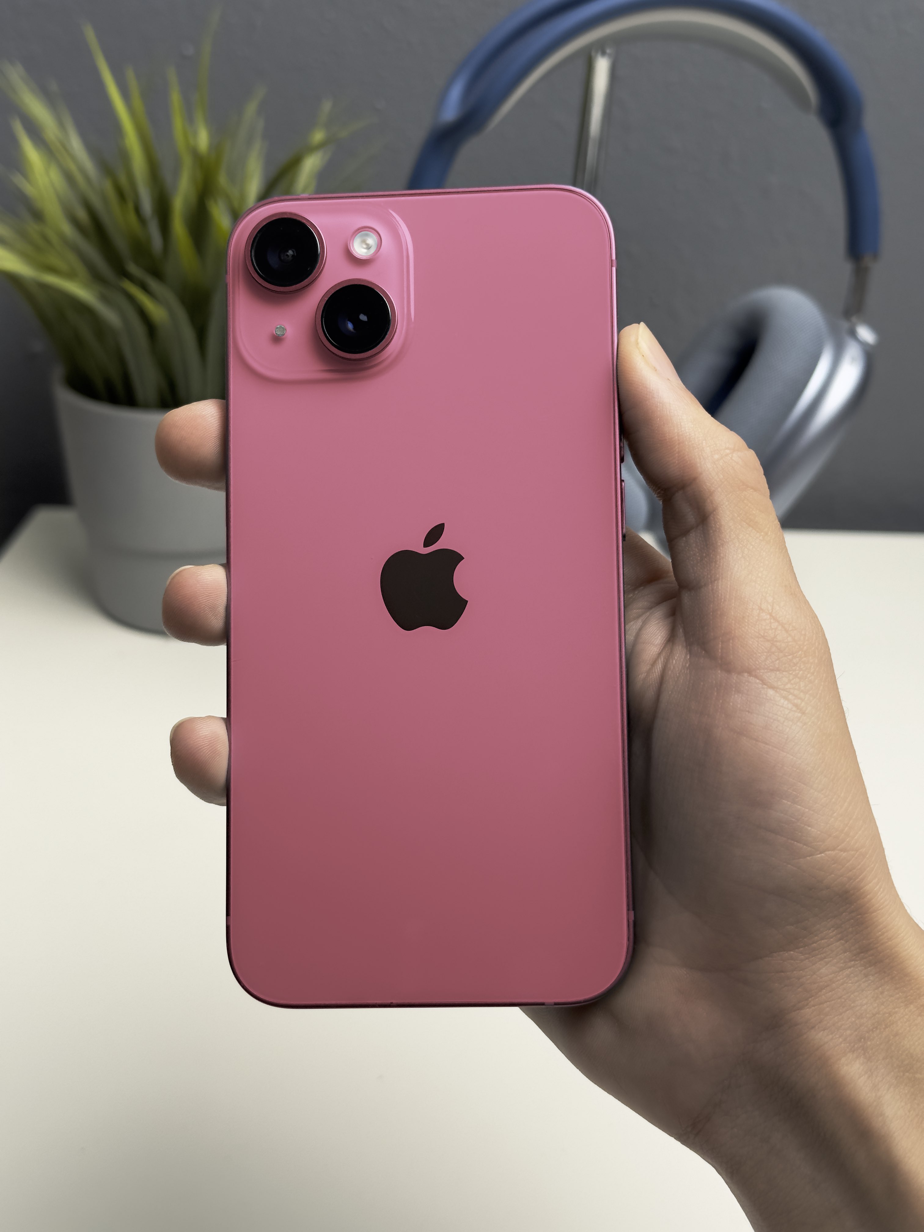 Iphone 15 pro розовый. Эппл айфон 15. Айфон 15 цвета. Айфон 15 Пинк. Айфон 15 розовый.