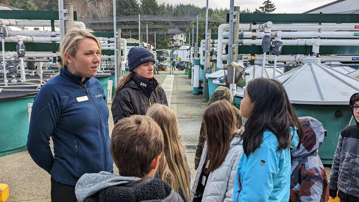 Connect to local community? ✅
Meet experts? ✅
Conduct real experiments? ✅
Visit real labs? ✅

@westvanschools <a href="/EHNews/">EH Montessori</a> gr 4/5s are on their last of 3 field days <a href="/DFO_Pacific/">DFO Pacific</a>'s PSEC lab in #WestVan.

Grateful to share our experimental results &amp; get feedback from scientists.