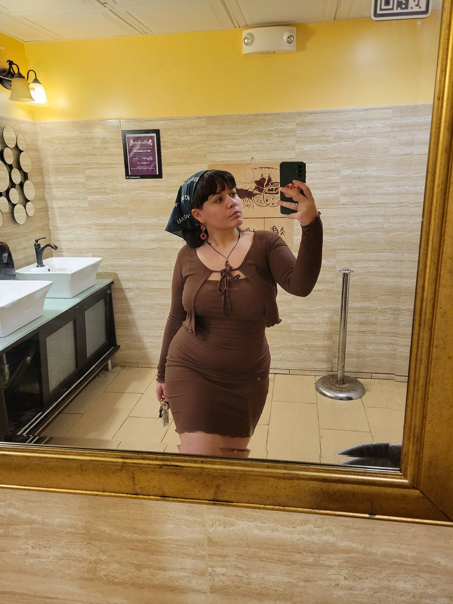 penguinscissors's tweet photo. Bar bathroom selfies are my favorite 😜 #onlyfans #onlyfansgirl #beautiful #thicc  #LinkInBio #hotgirl #sexy https://t.co/NBiBm6jAzM