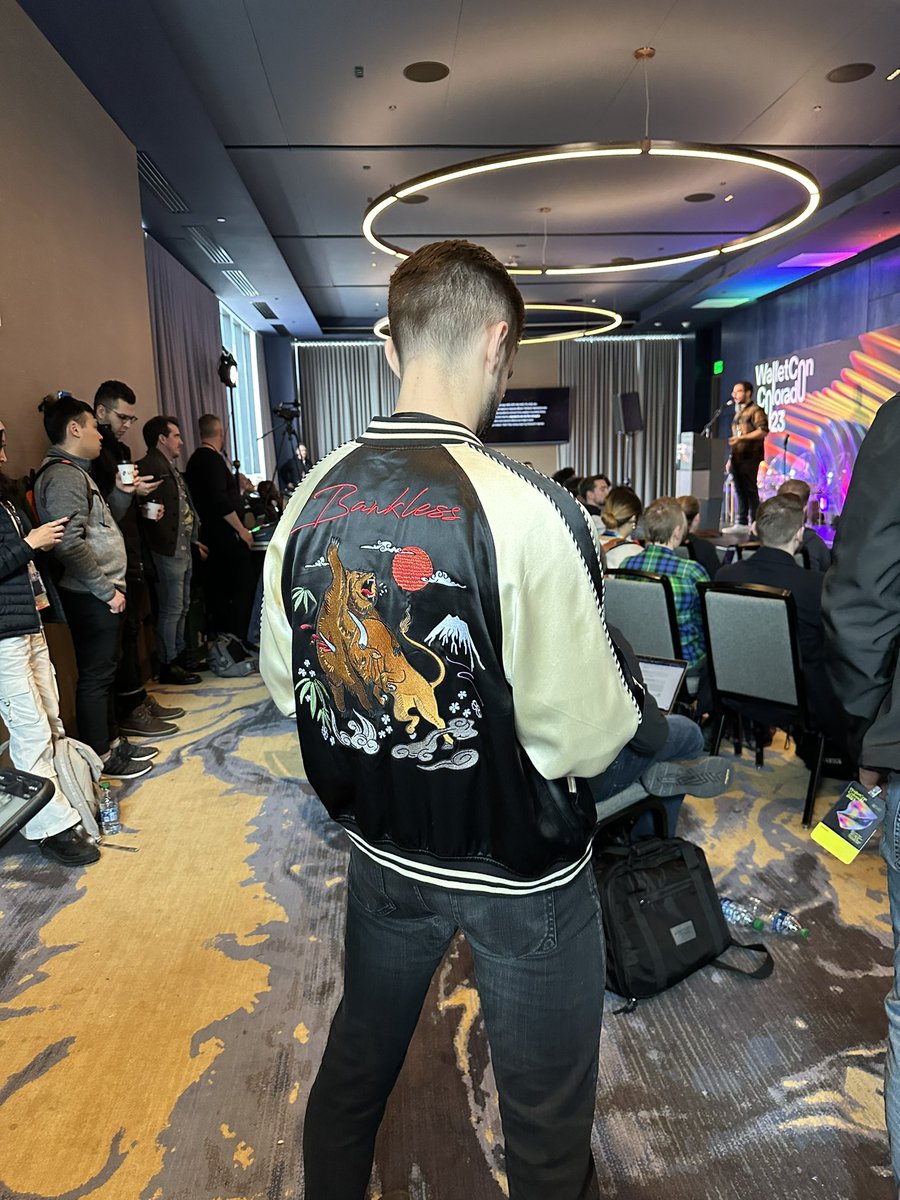 nice jacket！david <a href="/TrustlessState/">David Hoffman</a> #WalletCon2023 <a href="/WalletCon_/">WalletCon</a>