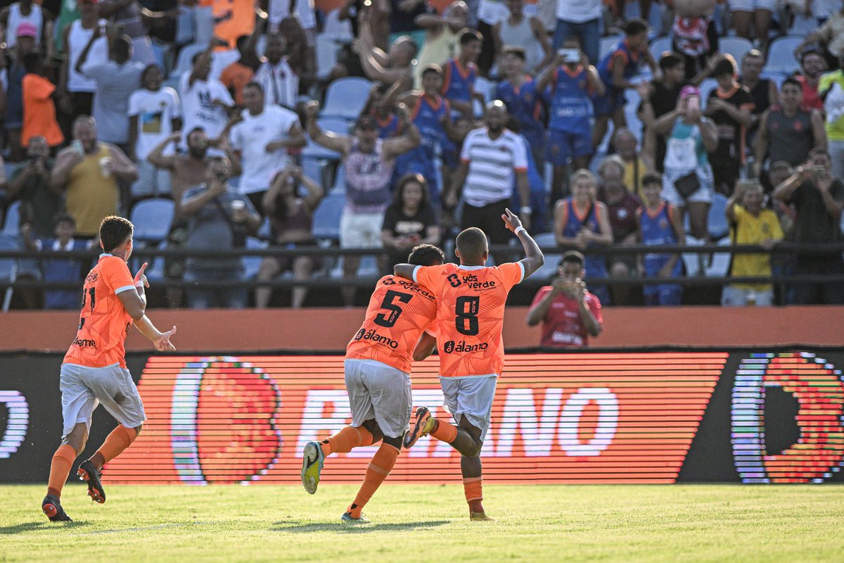 oficialnifc's tweet photo. 🍊CLASSIFICAÇÃO HISTÓRICA! 

Com gols de Léo Índio e Márcio, o Nova Iguaçu não tomou conhecimento do Vitória na tarde desta quarta-feira, no Laranjão, venceu por 2 a 0 e garantiu a classificação à segunda fase da @copadobrasilcbf pela primeira vez na história. https://t.co/LQ6MU6STaL