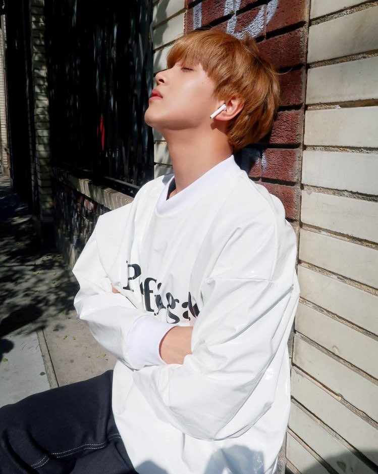 haechan pics tweet media