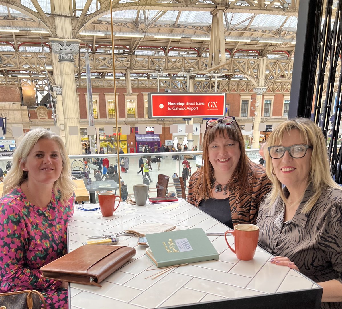 dietmumrepeat's tweet photo. Such a lovely day in london with these 2 gorgeous women - loved sharing ideas and thoughts 💭 

Can’t wait for our next catch up 💬

@one2onediet.nicandstu @coachcollins121 @nicolarobertscoaching https://t.co/dvL9ycjRlu