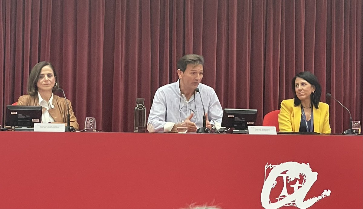 #8M a la <a href="/URVempren/">URV Emprèn</a> parlant d’èxit i felicitat. Exemples d’homes treballant en professions “femenines” com la infermeria i dones en àmbits “masculins” com la informàtica. Trencant clixés, superant estereotips; essent feliços en professions escollides per #vocació