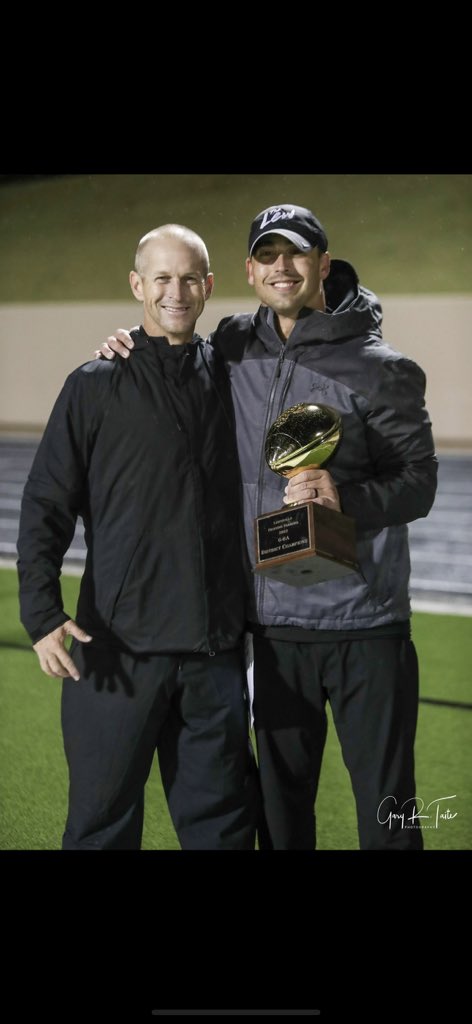 modle1112's tweet photo. @stujo04 and theLew defense sharing some gold tonight! Culture of @LHSFball and specifically our defense is 🔥🔥. Come check out our 5 pillars that makes our defense elite. #theLew https://t.co/3iSubpt1dU