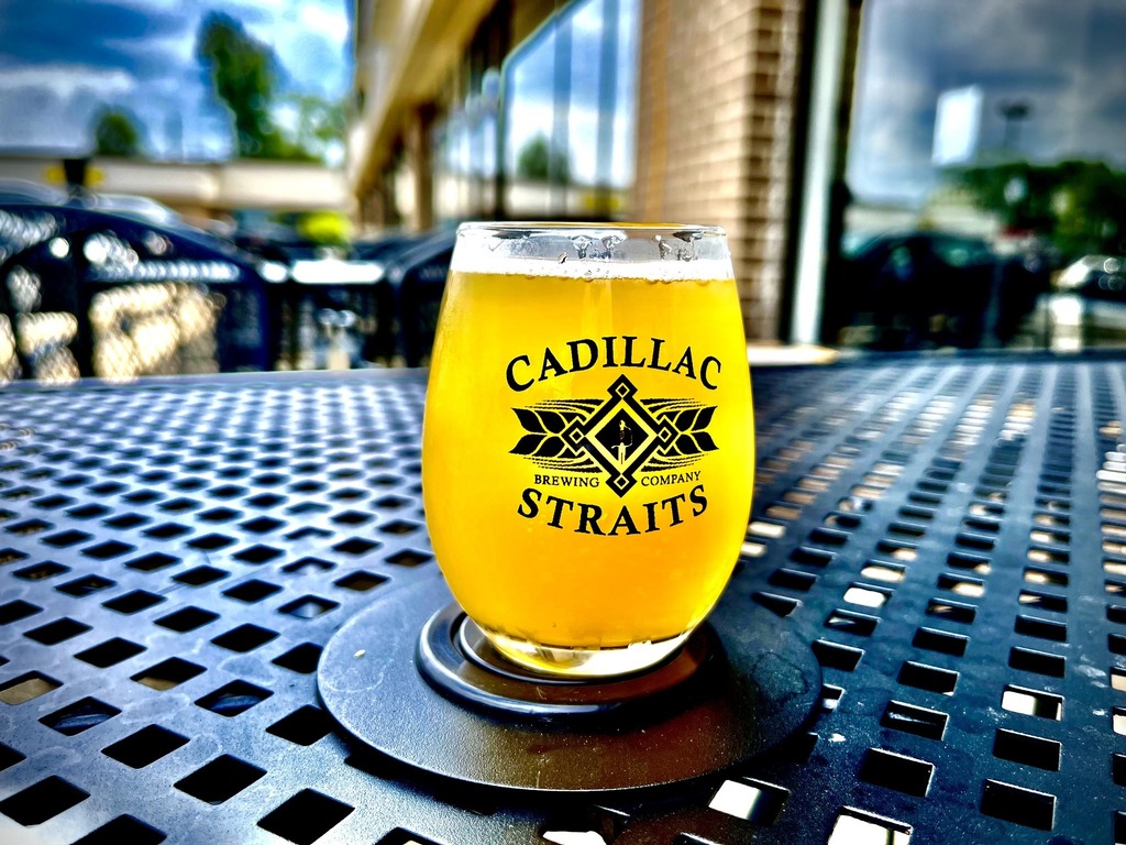 😎 It's sunny out, which means you better be on the lookout for showers… Hop Showers, that is. (I'm a dad, I can make dad jokes, sue me).

🚿 💚 BACK: HOP SHOWER - New-England IPA
Head brewer Gary (me) received a literal shower of hops when dumping a va… instagr.am/p/CpQxn5uL9cW/