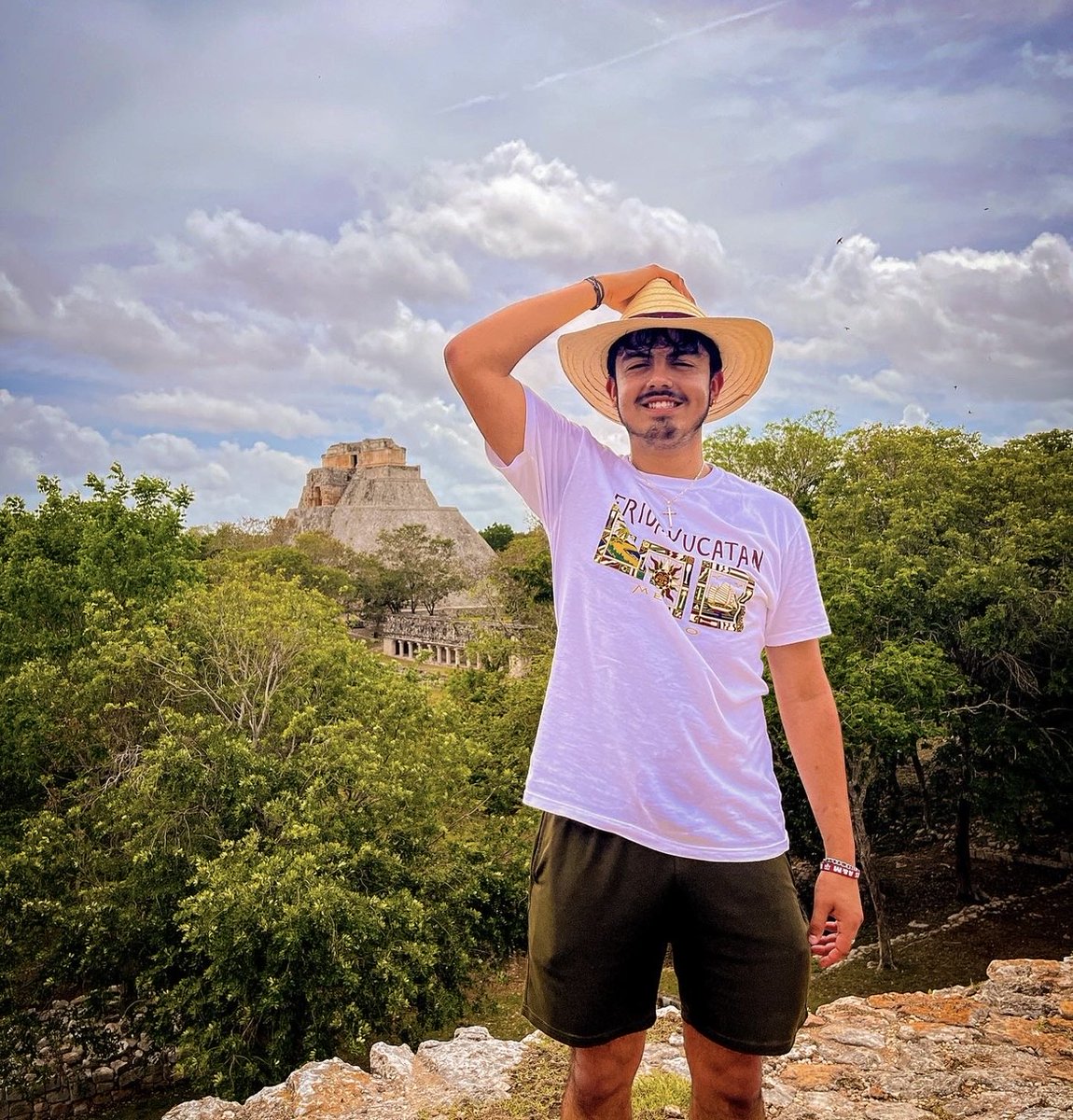 TAMUEngineering's tweet photo. During his Introduction to Research Abroad Program (IRAP) in Yucatan, Mexico, #TAMUIngenium guest blogger Joel Lopez '25 gained new perspectives on culture and research.
Read more: https://t.co/LJiaBMtzx3
#TAMUengineering #StudyAbroad #TAMU https://t.co/FLKcFPb86C