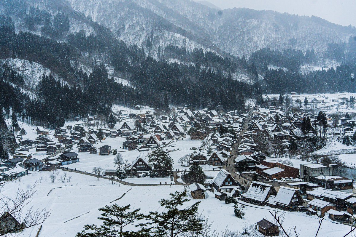 雪降る日本の原風景
#白川郷 
#風景写真 
#雪風景 
#写真 
#写真好き 
#photo 
#photograghy 
#photooftheday 
#snowlandscape