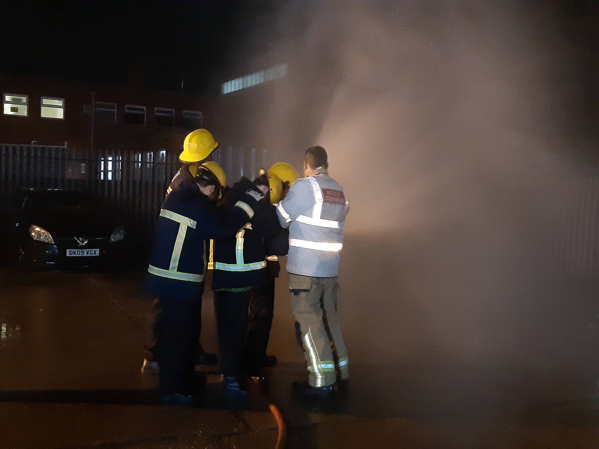 HP_LifestyleYET's tweet photo. Tonight, the Hull unit swapped their cadet jackets for some fire jackets. Thank you to @HumbersideFire Calvert Lane Red Watch for teaching the cadets about the fire service. #VPC #HullUnit https://t.co/zNX07FVCVu